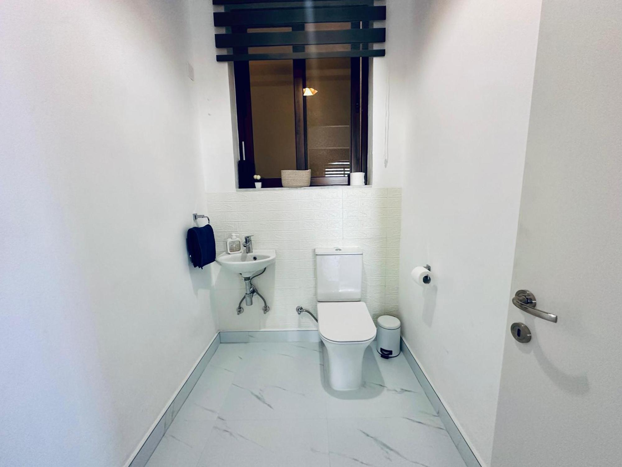 New, Modern And Spacious 4br In Apartment